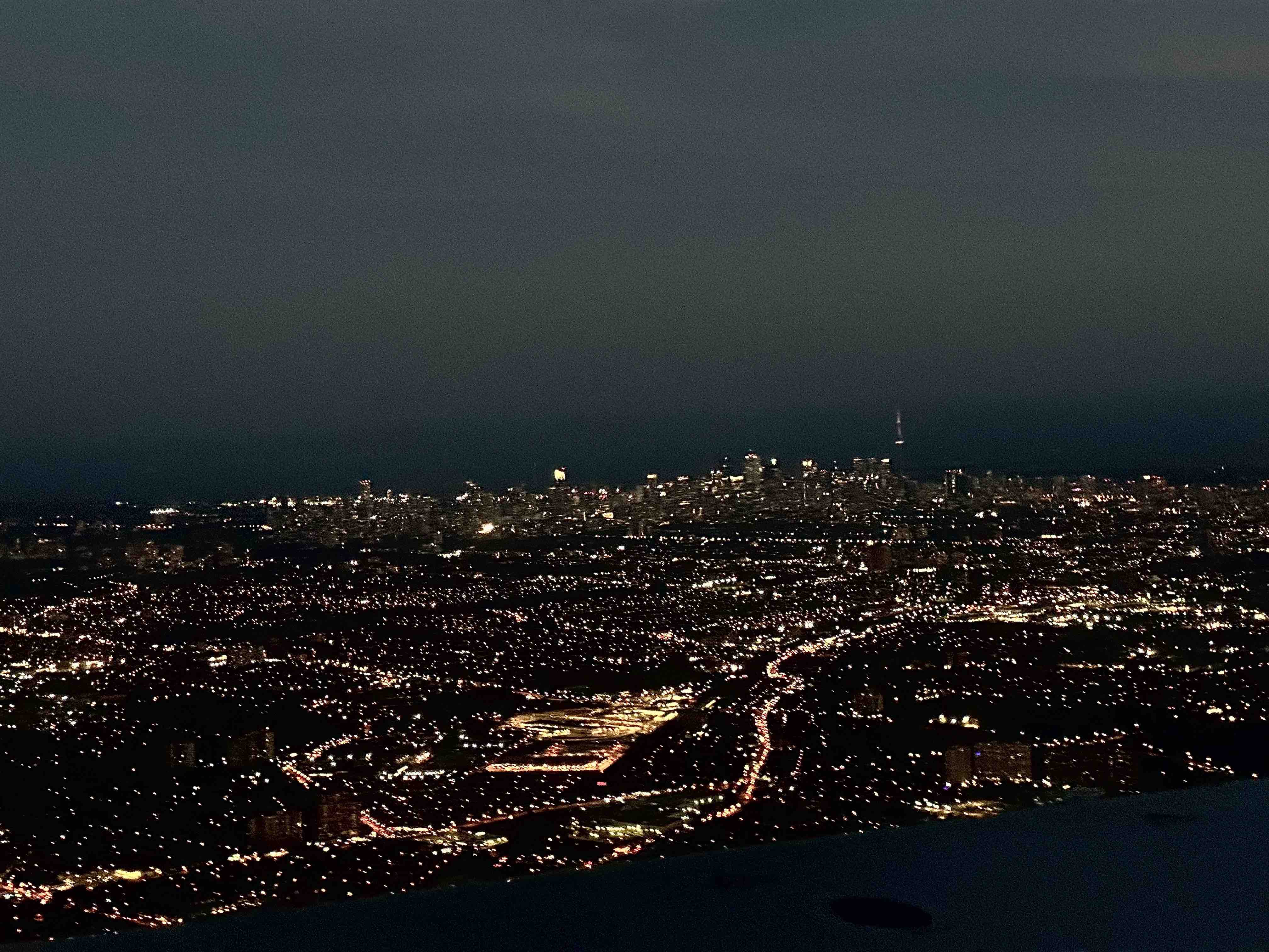 夜のカナダ・トロントの航空写真